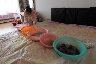 东光楼上漏水，住户失联，小区没物管，业主维权难！律师来支招……